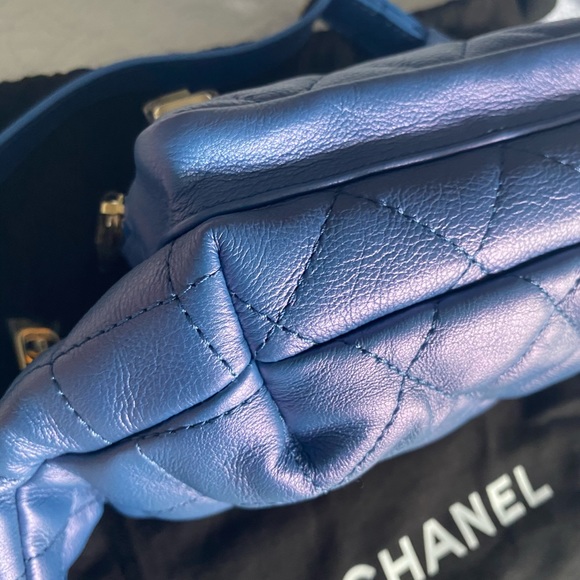 NEW CHANEL Iridescent Blue Quilted Waist Bel - Picture 8 of 16